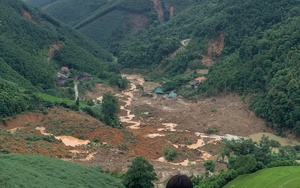 Sản phụ ở Lào Cai đi bộ 40km đường rừng đến bệnh viện sinh con- Ảnh 2.