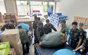 Những chiếc bánh nặng tình của người dân Thủ đô gửi tới đồng bào vùng lũ - Ảnh 1.