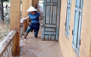 Trường đại học không tổ chức, không nhận hoa ngày khai giảng để ủng hộ vùng bão lụt - Ảnh 6.