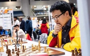 Lê Quang Liêm dùng Hậu đổi bộ ba Xe Tượng Mã của Magnus Carlsen và cái kết! - Ảnh 8.