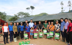 Chủ tịch Trung ương Hội NDVN Lương Quốc Đoàn thăm, trao quà hỗ trợ tỉnh Lào Cai khắc phục hậu quả do mưa lũ- Ảnh 5.