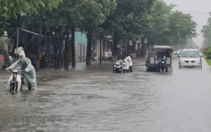 Mưa lớn như trút nước, Quảng Nam cho học sinh nghỉ học ngày 19/9- Ảnh 4.