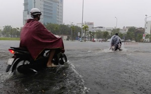 Cụ bà 103 tuổi kể chuyện chạy lũ cùng hai chú chó tại xóm nghèo chân cầu Long Biên- Ảnh 20.