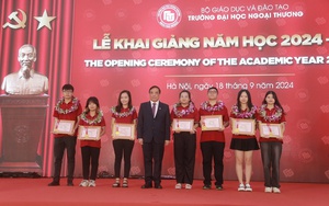 Thủ khoa đầu vào Trường Đại học Y Hà Nội 2024 với IELTS 8.0: Ông nội truyền đam mê làm bác sĩ - Ảnh 4.