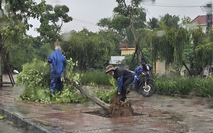 Quảng Bình: Tàu hàng công ty Nam Anh cùng 6 thuyền viên bị cuốn trôi ra biển- Ảnh 3.