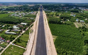 Đỉnh lũ từng vượt thiết kế, tình trạng hoạt động của Thủy điện Hòa Bình thế nào sau bão Yagi? - Ảnh 3.