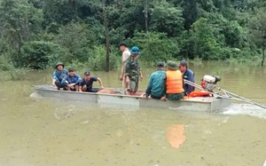 Du khách chèo SUP, ở nhà phao, trải nghiệm vùng "rốn lũ" Quảng Bình- Ảnh 6.