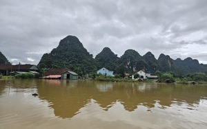 Du khách chèo SUP, ở nhà phao, trải nghiệm vùng "rốn lũ" Quảng Bình- Ảnh 5.