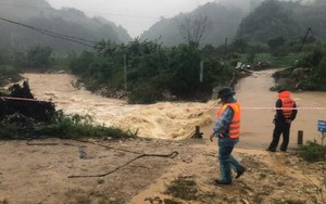 Thứ trưởng Bộ Lao động - Thương binh và Xã hội tặng quà người dân bị ảnh hưởng do thiên tai ở Sơn La - Ảnh 3.