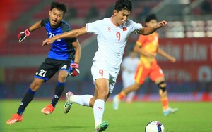 Kết quả U20 Việt Nam vs U20 Guam: Thủ môn U20 Guam nhận thẻ đỏ sau va chạm với tiền đạo U20 Việt Nam- Ảnh 6.