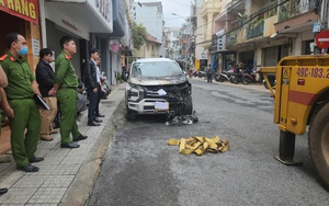 TP.HCM: Cháy xưởng tranh ở huyện Nhà Bè, cảnh sát phá cửa cuốn để dập lửa- Ảnh 2.