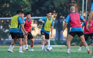 VAR can thiệp, Hà Nội FC thắng bằng 2 quả phạt đền - Ảnh 4.