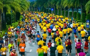 Standard Chartered Marathon Di sản Hà Nội 2024 thu hút hơn 18.000 vận động viên - Ảnh 2.