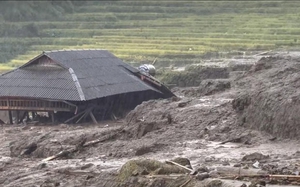 Lại sạt lở lớn trên đèo Ô Quy Hồ, giao thông giữa Lai Châu và Lào Cai tiếp tục bị chia cắt- Ảnh 3.