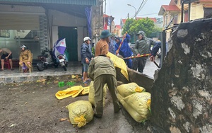 Sau cuộc họp khẩn, Thủ tướng Phạm Minh Chính về nơi tâm bão đổ bộ, chỉ đạo khắc phục hậu quả  - Ảnh 6.