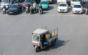 Nhiều biển báo, đèn giao thông ở Hà Nội bị che khuất, gây khó khăn cho người tham gia giao thông - Ảnh 18.