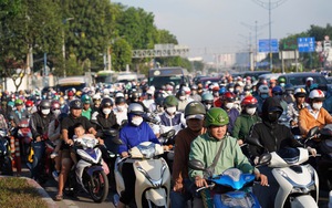 Giao thông TP.HCM: "Có vội đến đâu cũng đi đúng luật" - Ảnh 5.