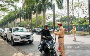 Vụ người đàn ông cầm đá ném, đe dọa tài xế “đường này của tao”, có thể đối mặt với nhiều tội danh - Ảnh 3.