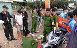 Chiếc hộp chuyên nhận tiền “kiểm định khí thải” trong 2 trung tâm đăng kiểm ở Hà Nội - Ảnh 3.