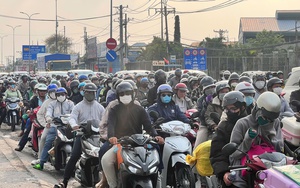 Công an xác minh vụ người phụ nữ ôm con khóc nức nở, cầu cứu nhà hảo tâm trước cổng Bệnh viện Nhi đồng 2- Ảnh 2.