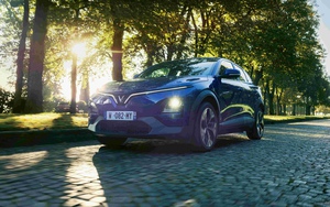 VinFast công bố mở bán mini-suv vf 3 và chính sách miễn phí sạc ô tô điện tại Indonesia - Ảnh 3.