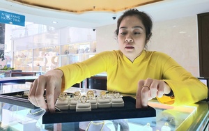 Giá vàng được dự báo sẽ tiếp tục tăng trong thời gian tới do nhu cầu tích trữ vẫn tăng - Ảnh 2.