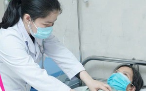 Người đàn ông "chửa phân" suốt 3 năm, bụng càng ngày càng lớn  - Ảnh 2.