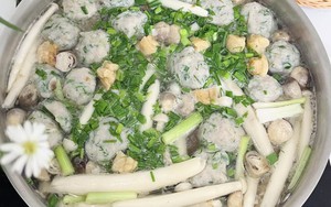 Vây lưới "trúng" mẻ cá cơm tươi roi rói, ngư dân vui vì có tiền, cười nói rôm rả, xôn xao cả làng- Ảnh 19.