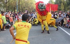 Du khách đội gió đội rét, xoa tiền vào chuông, khánh ở chùa Đồng Yên Tử- Ảnh 13.