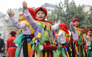 “Vua, chúa sống” nhăn mặt khi ngồi trên kiệu rước tại lễ hội đền Sái- Ảnh 21.