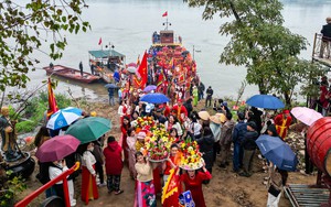 “Vua, chúa sống” nhăn mặt khi ngồi trên kiệu rước tại lễ hội đền Sái- Ảnh 22.