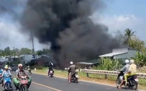 Cháy nhà trong hẻm nhỏ tại quận 6, hai người may mắn thoát nạn - Ảnh 6.