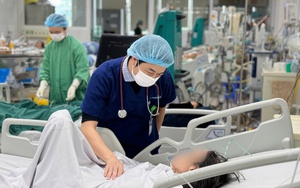 Số ca cúm tăng mạnh, Hà Nội có nơi "cháy" vaccine, nơi chờ cả tiếng mới đến lượt tiêm- Ảnh 9.