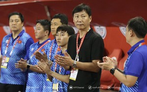 Xuân Mạnh tỏ ra đau đớn khi dính chấn thương trong trận đối đầu Sông Lam Nghệ An - Ảnh 19.