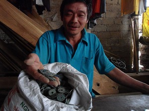 Nghệ An: Cày ruộng trúng một... hũ tiền cổ quý