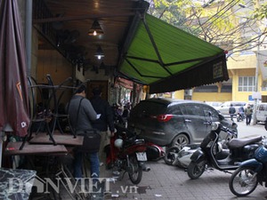 Hiện trường vụ tai nạn liên hoàn tại quán cafe của Thạch Bảo Khanh