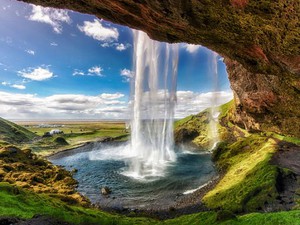 "Lạc trôi" giữa những địa danh đẹp khó tin ở Iceland