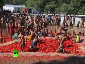 Thả ga ném 100 tấn cà chua trong lễ hội đỏ nhất Chile