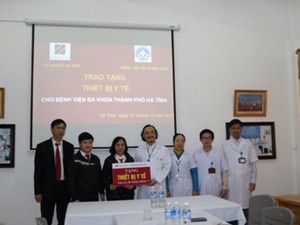 Agribank Hà Tĩnh trao tặng thiết bị y tế cho Bệnh viện đa khoa thành phố Hà Tĩnh
