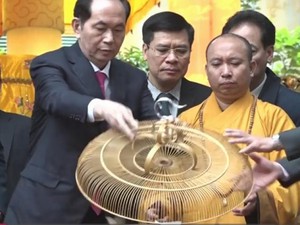 Chủ tịch nước Trần Đại Quang thả chim phóng sinh tại Hoàng thành