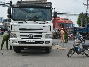 Lại xảy ra tai nạn thương tâm, nam sinh lớp 10 bị xe tải cán qua người