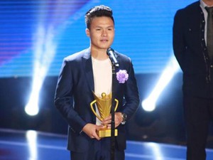 Tin sáng (2.2): ĐT Việt Nam nhận mưa giải thưởng tại Cúp Chiến thắng 2018