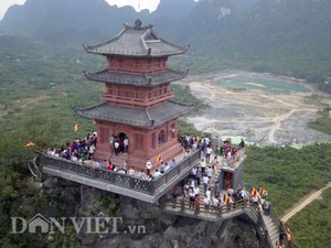 Flycam: Vạn người chiêm bái ngôi chùa lớn nhất thế giới ở Hà Nam