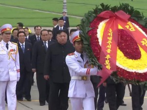 Ông Kim Jong-un vào Lăng viếng Chủ tịch Hồ Chí Minh