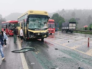 Tai nạn giao thông liên hoàn trên cao tốc Nội Bài - Lào Cai