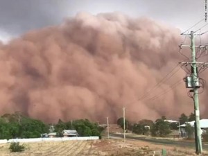 Ảnh mưa đá kinh hoàng, bão bụi khổng lồ tấn công khiến nước Úc hỗn loạn