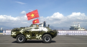 Ảnh: Duyệt binh mừng 60 năm thành lập Quân chủng Hải quân Việt Nam