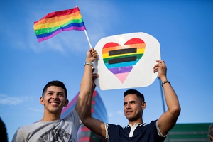 Hôn nhân đồng giới: Được gì và mất gì?
