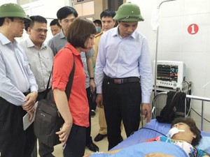 Quảng Ninh: Xe khách va chạm container, 3 người Trung Quốc thương vong