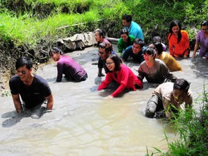 Nô nức lội bắt cá đồng ở “Vương quốc Phù Nam”